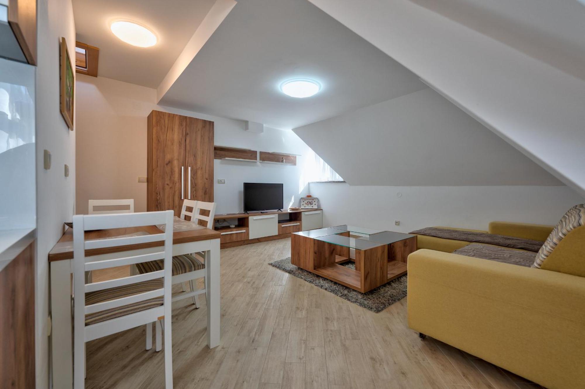 Lovac Apartmani ズラティボール 部屋 写真