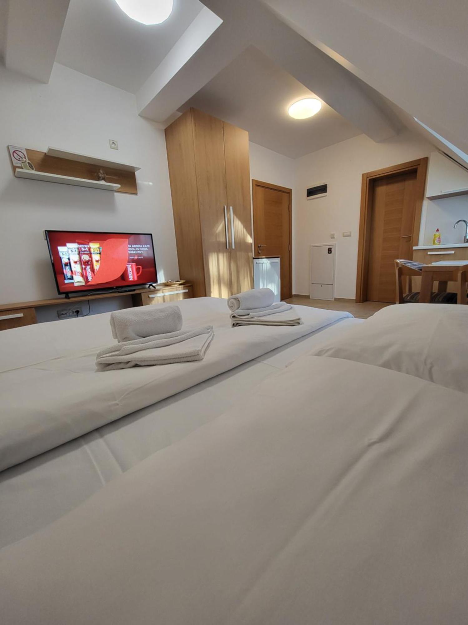 Lovac Apartmani ズラティボール エクステリア 写真